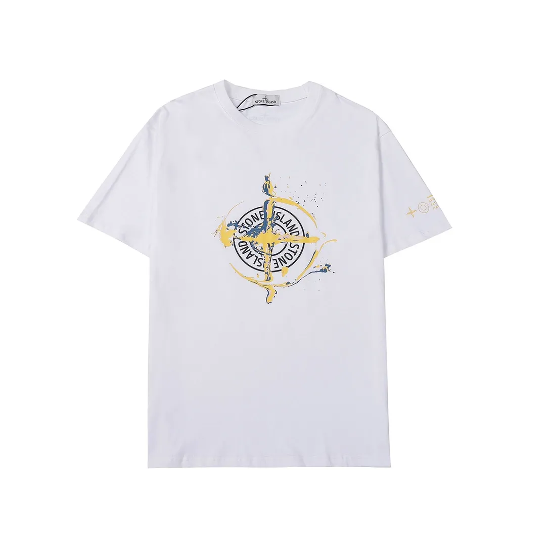W621#P110💰 [Stone lsland/Stone Island summer new short-sleeved T-shirt with flame compass print on the chest] ⚠️[Original creation with high control of details] - Made of 260 grams of combed cotton with 32-count double yarn, soft and comfortable to the touch, sweat-absorbent and breathable. - Simple, basic and versatile style, original quality, the first choice for couples. - Made in a large factory, four needles and five threads on the shoulder, neatly arranged, high quality workmanship. - Same style for men and women. Very versatile, one piece for everyone, details are clearly visible. Color: Black White Size: M L